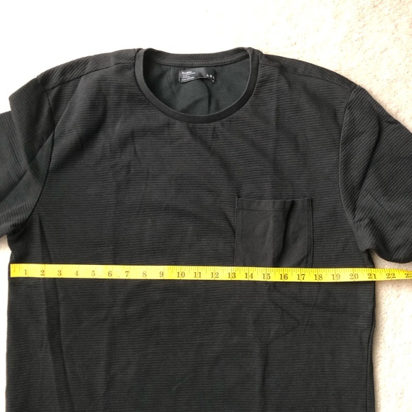 BERSHKA - textured tshirt with pocket - Picture 4 of 6